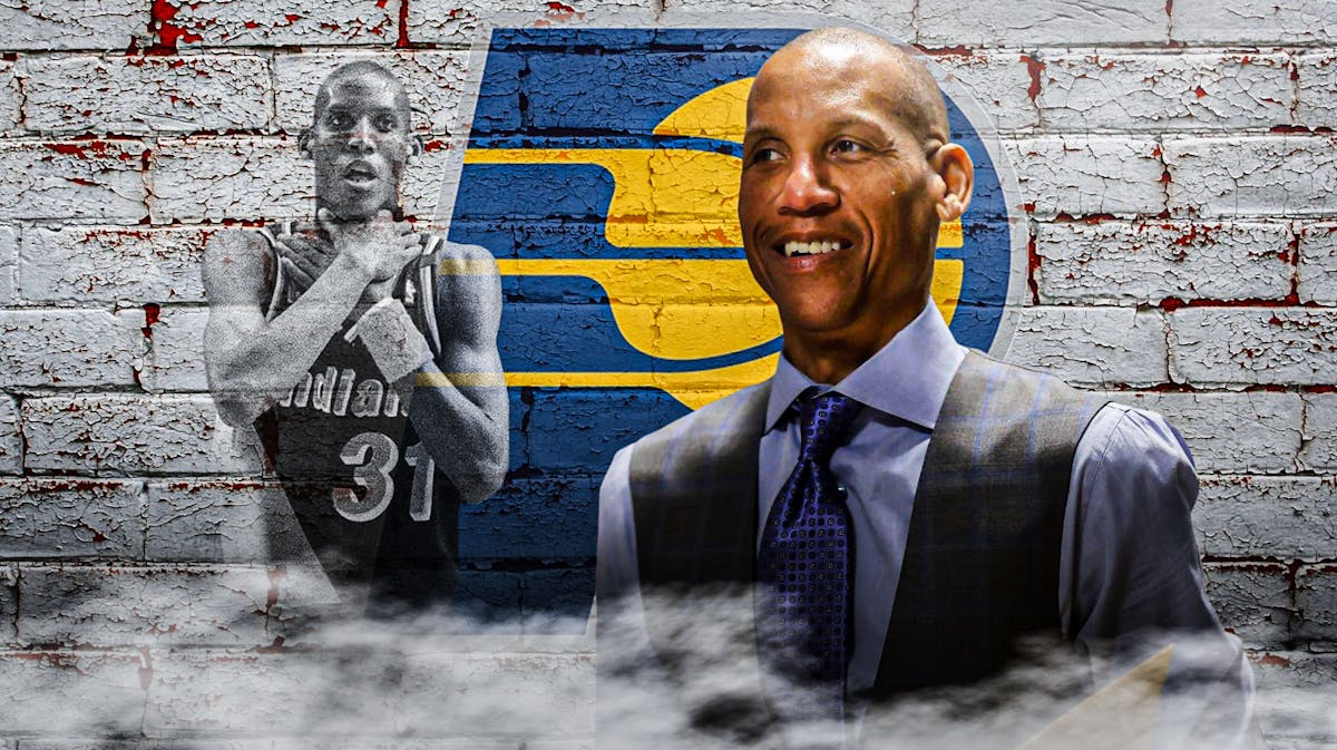 Indiana Pacers legend Reggie Miller making the choke sign