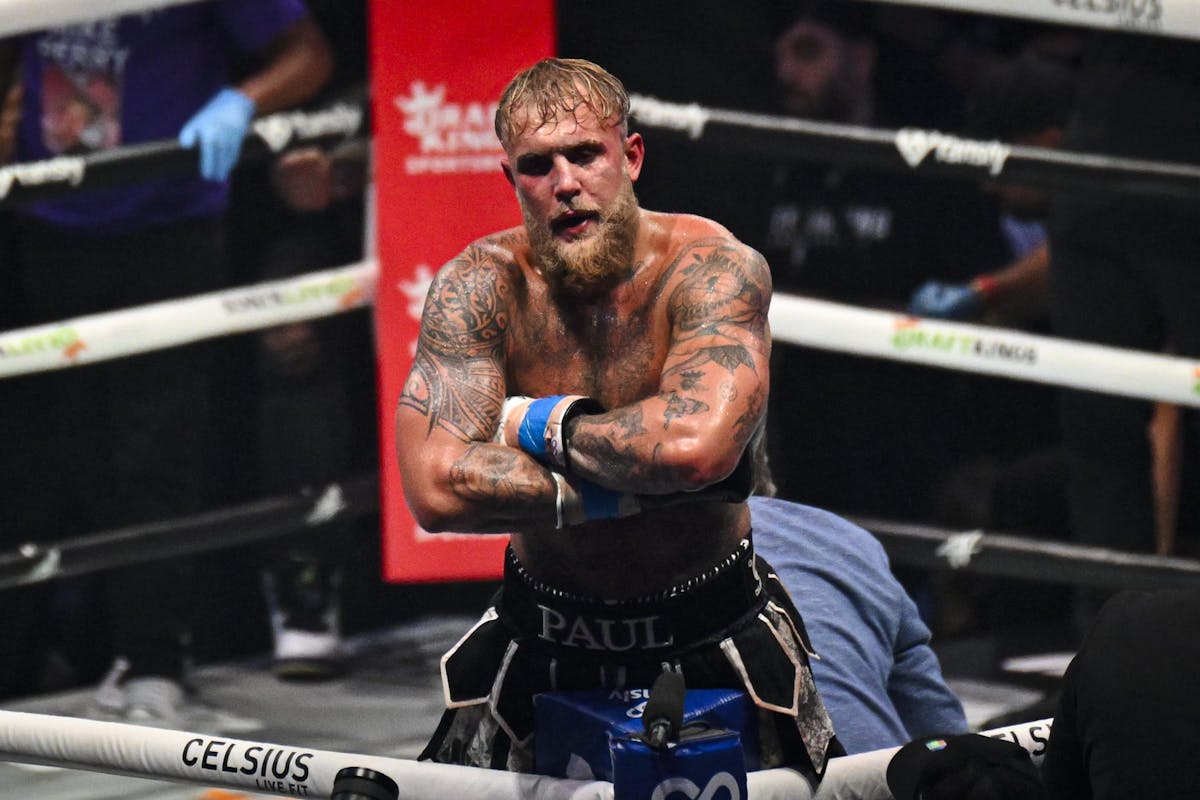 Photo: Jake Paul Trolls Mike Perry Over Pendant, Chain After TKO Win in Boxing Fight