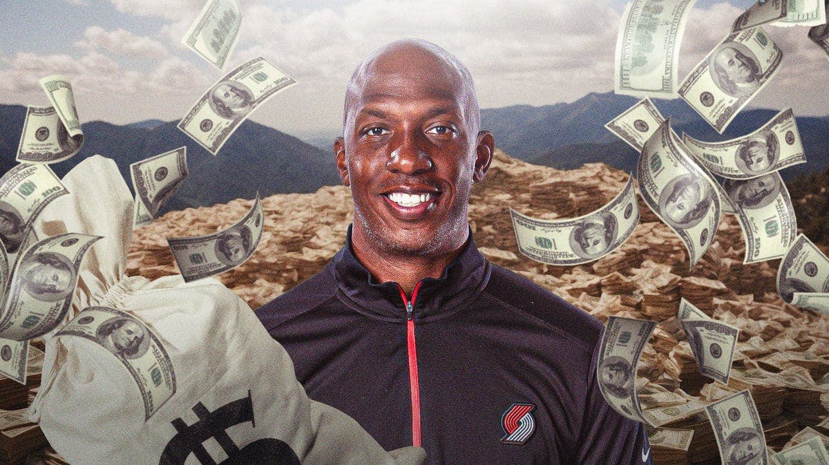 Chauncey Billups surrounded by money.