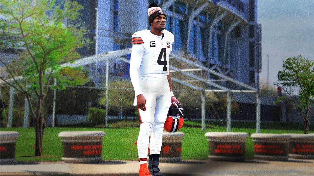 Cleveland Browns QB Deshaun Watson with a walking boot/cast on his left foot