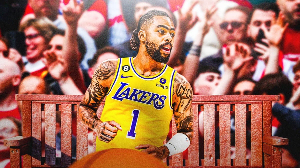 D’Angelo Russell sitting on the bench. Lakers Fans clapping and booing