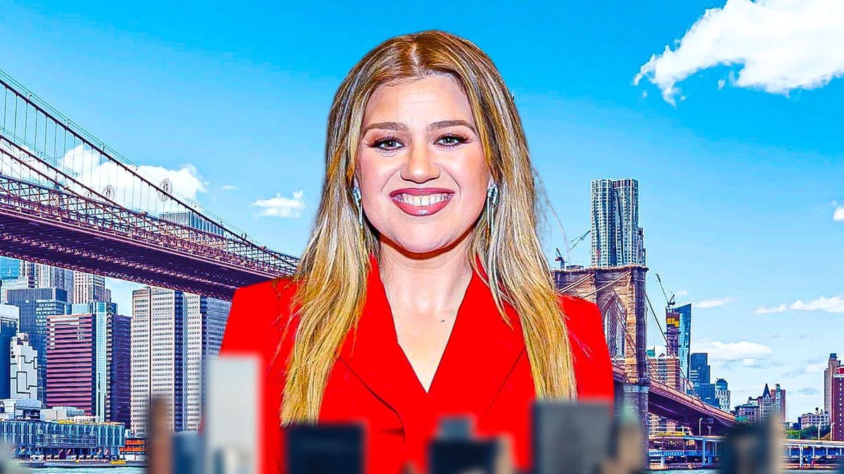 Kelly Clarkson with New York City background