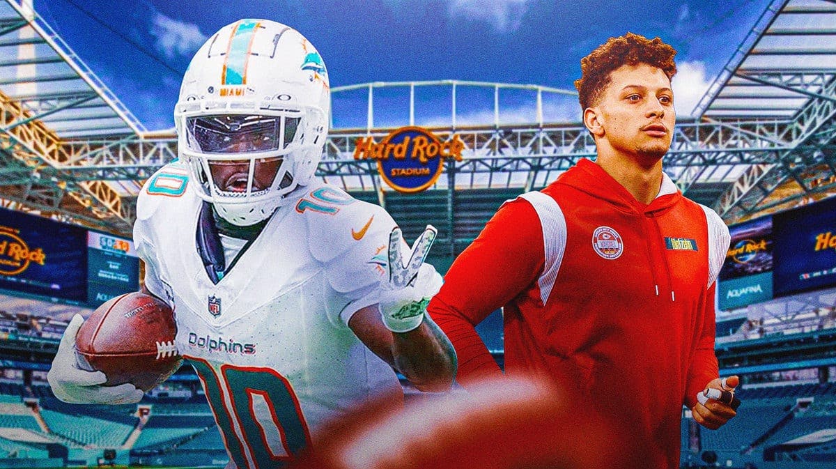 Dolphins WR Tyreek Hill flashing the peace sign at Chiefs QB Patrick Mahomes