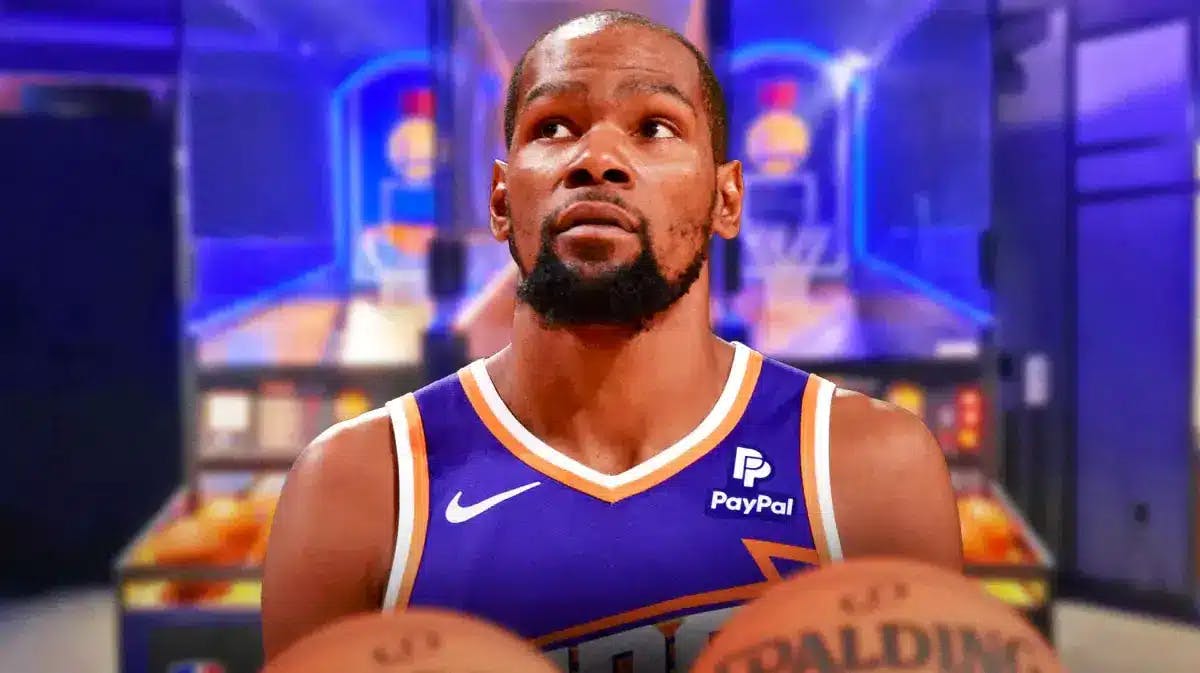 Photo: Kevin Durant in Suns uniform playing arcade basketball game with ball in hoop