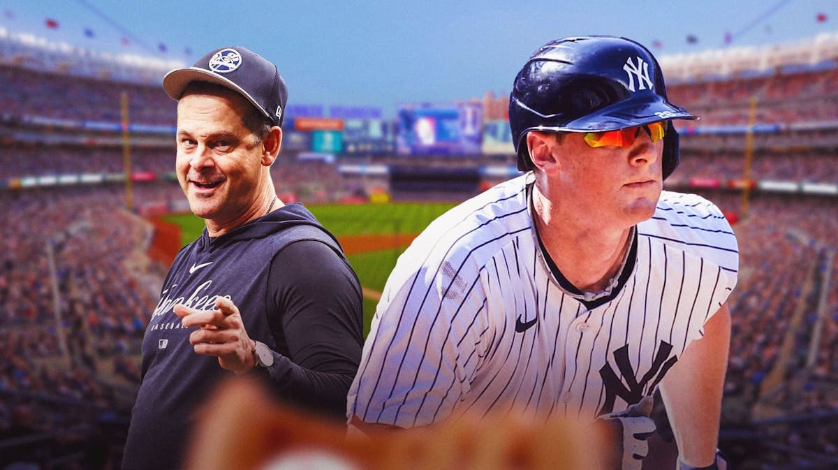 DJ LeMahieu in a Yankees uniform with manager Aaron Boone
