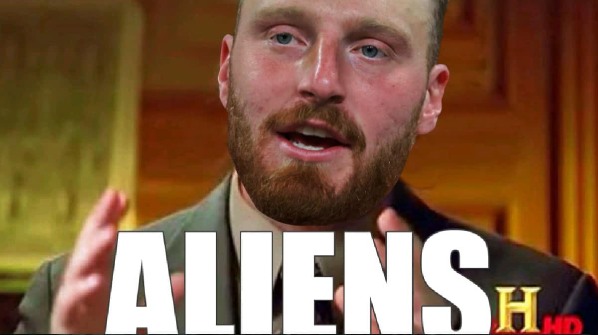 Maxx Crosby as the "Aliens" meme