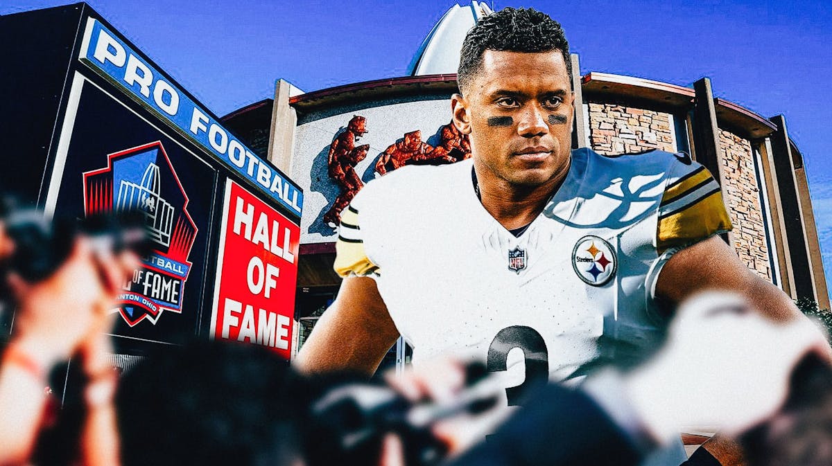 Steelers' Russell Wilson looking at the Pro Football Hall of Fame