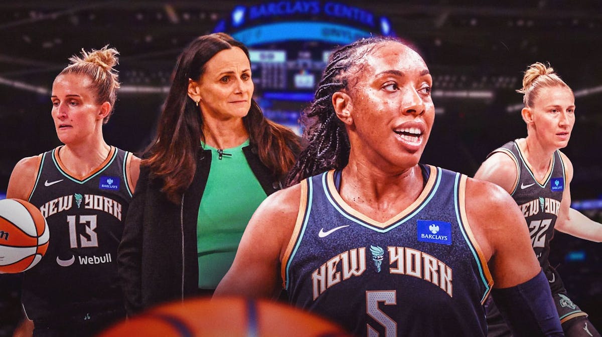 Betnijah Laney-Hamilton (Liberty) in foreground, Sandy Brondello, Courtney Vandersloot and Leonie Fiebich (all Liberty) behind her. Background is Barclays Center interior (Liberty)