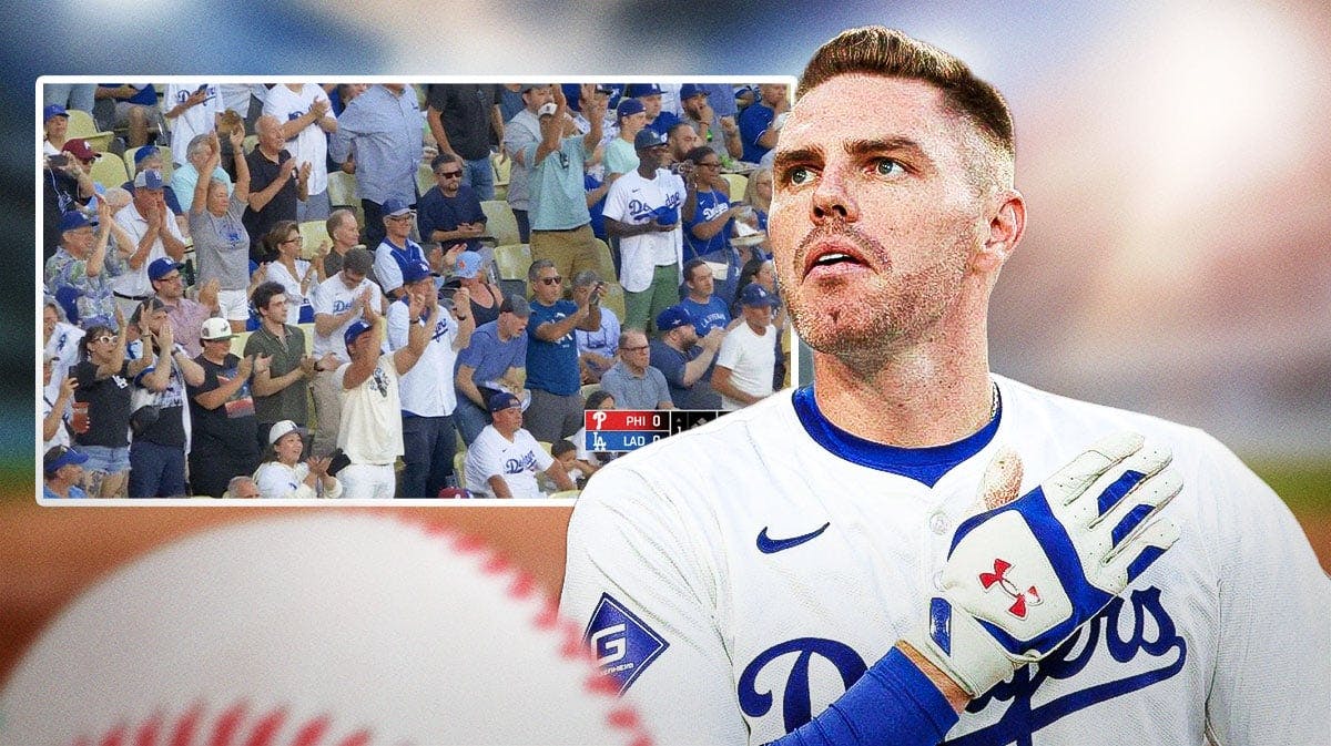 Dodgers' Freddie Freeman next to standing ovation from fans