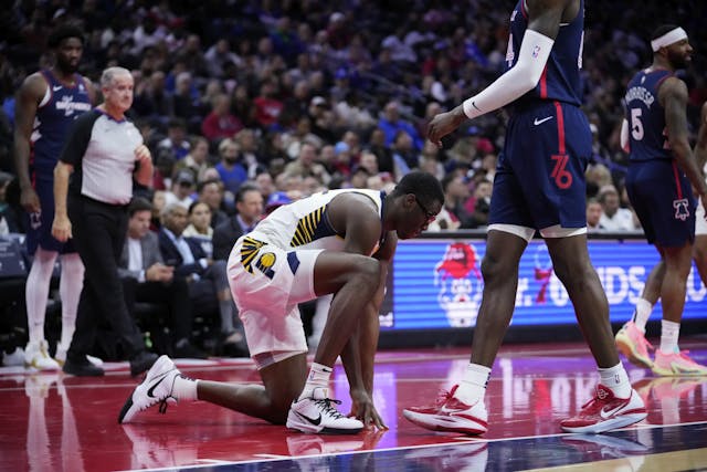 Pacers' Jalen Smith Hospitalized With Head Injury After Fall vs. Joel Embiid, 76ers