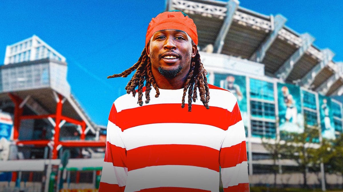 Cleveland Browns RB Kareem Hunt dressed in red and white stripes, mimicking Where Is Waldo to signify he was missing this game