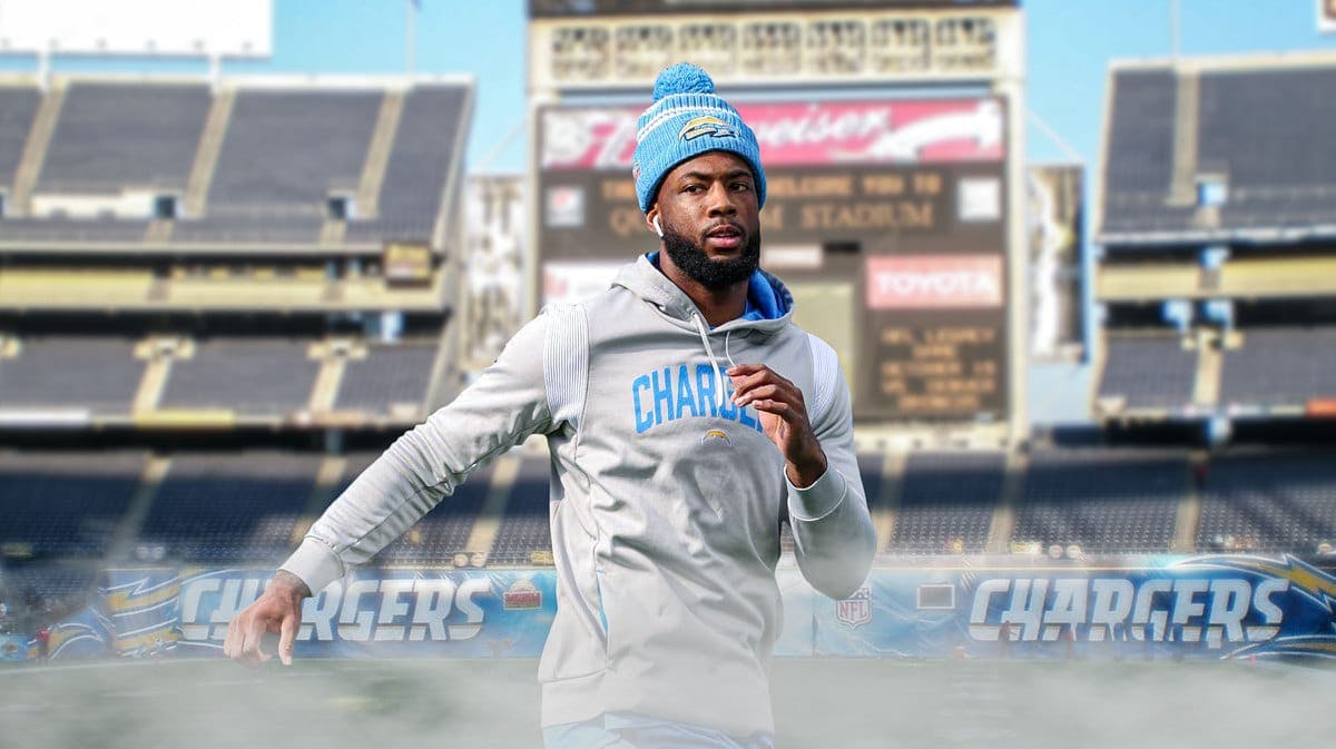 Chargers wide receiver Mike Williams in warm-up clothes
