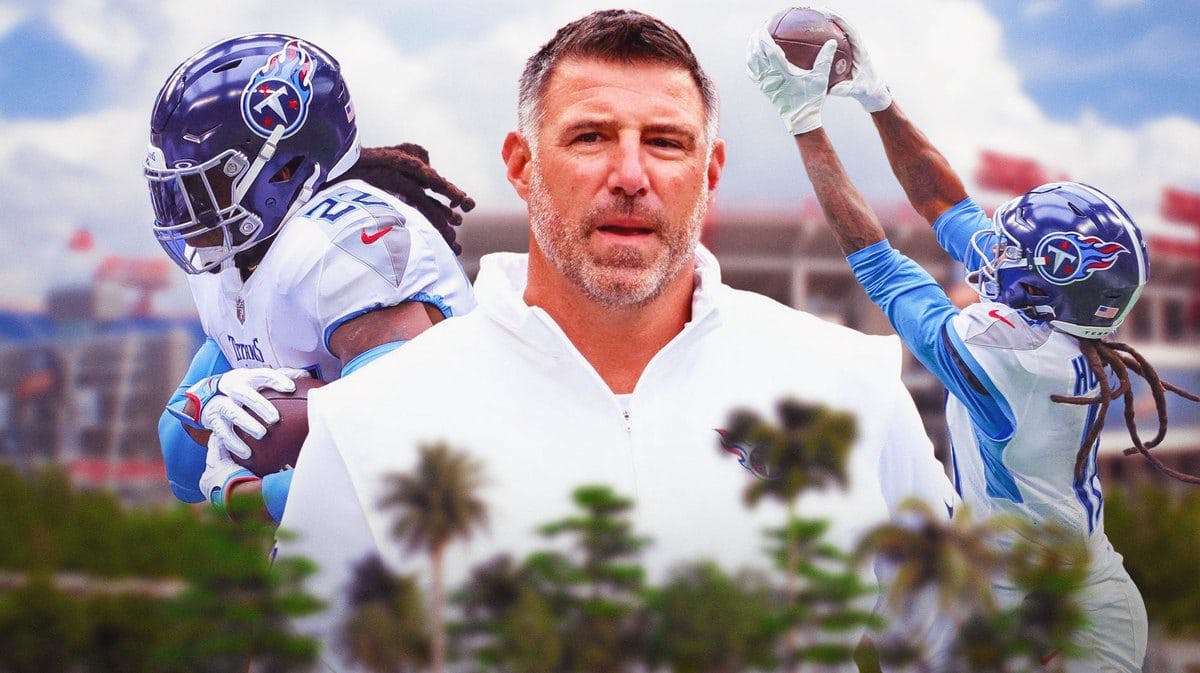 Titans head coach Mike Vrabel surrounded by Derrick Henry and DeAndre Hopkins