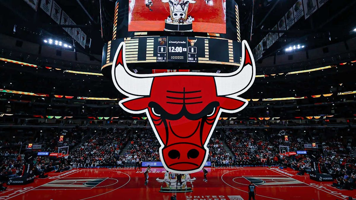 Chicago, Bulls, Coby White, Coby White stats, NBA, Bulls logo with Bulls arena in the background