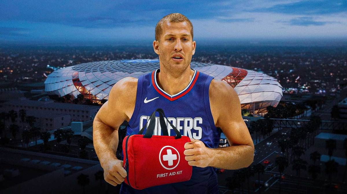 Clippers' Mason Plumlee holding red medical bag
