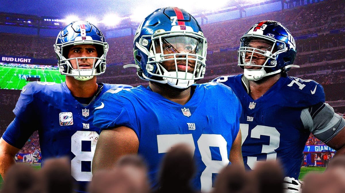 Daniel Jones stands beside Andrew Thomas and Evan Neal in anticipation of the Week 9 game against the Raiders.