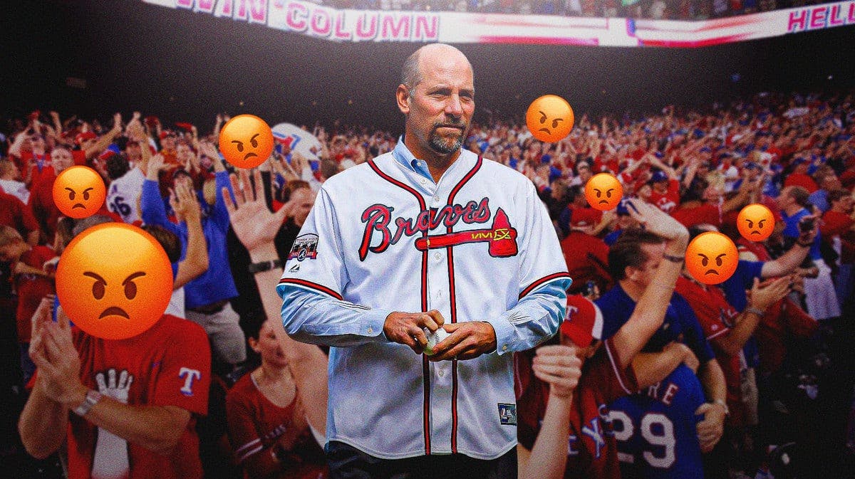 Rangers fans weren't happy with John Smoltz's pro-Diamondbacks commentary throughout Game 5 of the World Series