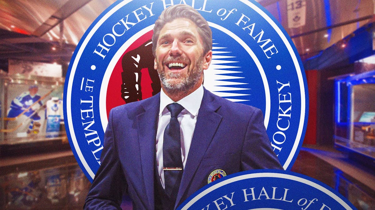 Henrik Lundqvist with the hockey hall of fame logo