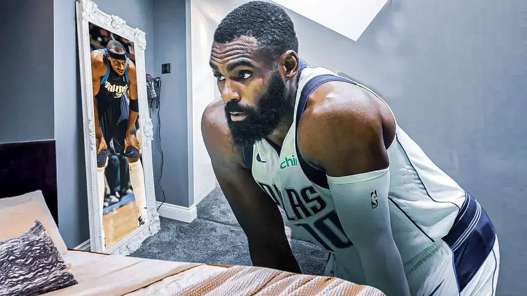 Tim Hardaway Jr (Mavs) looking at a mirror with reflection of Jason Terry