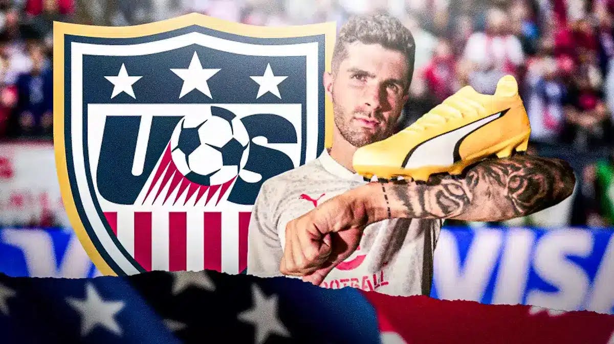 Christian Pulisic in front of the USMNT logo