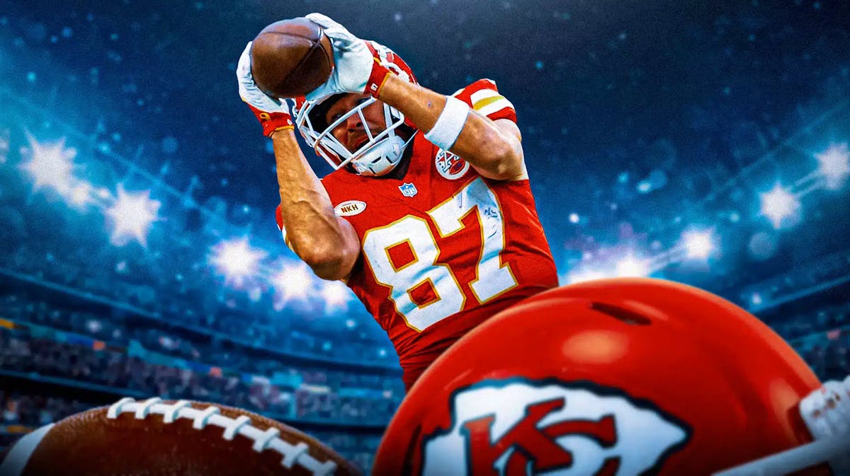 Chiefs tight end Travis Kelce catching a pass.