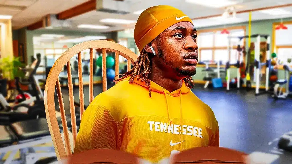 Tennessee football Jaylen Wright in a physical therapist's office