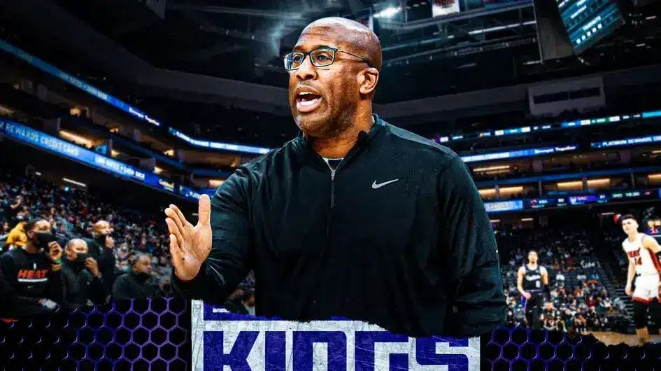 Sacramento Kings head coach Mike Brown