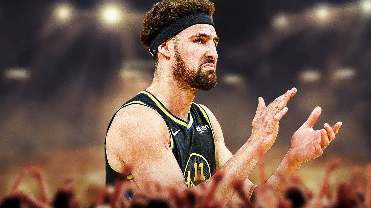 Warriors guard Klay Thompson clapping his hands, positive.