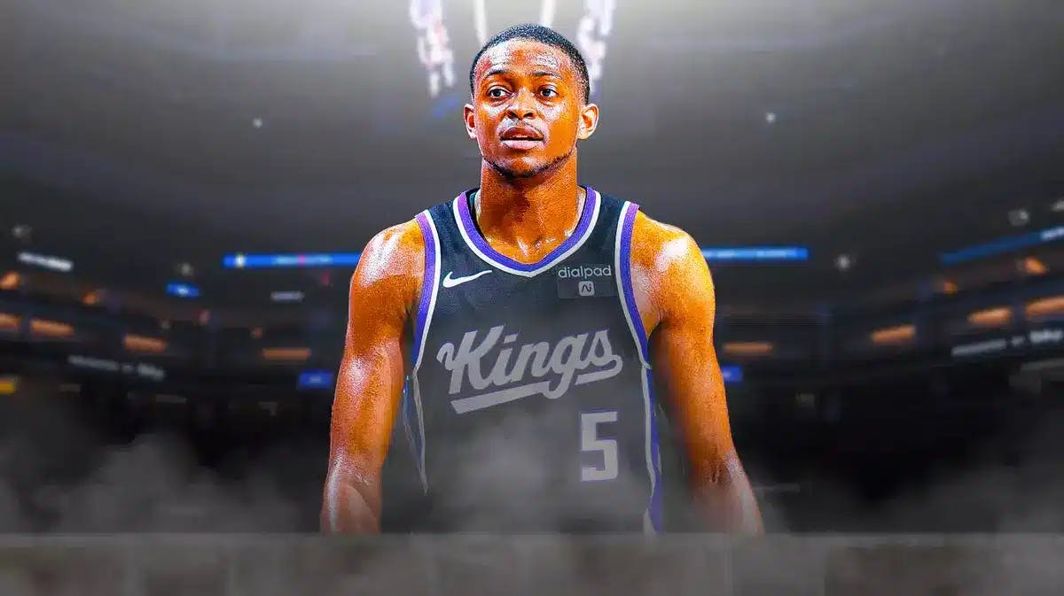De'Aaron Fox with the Kings arena in the background, injury
