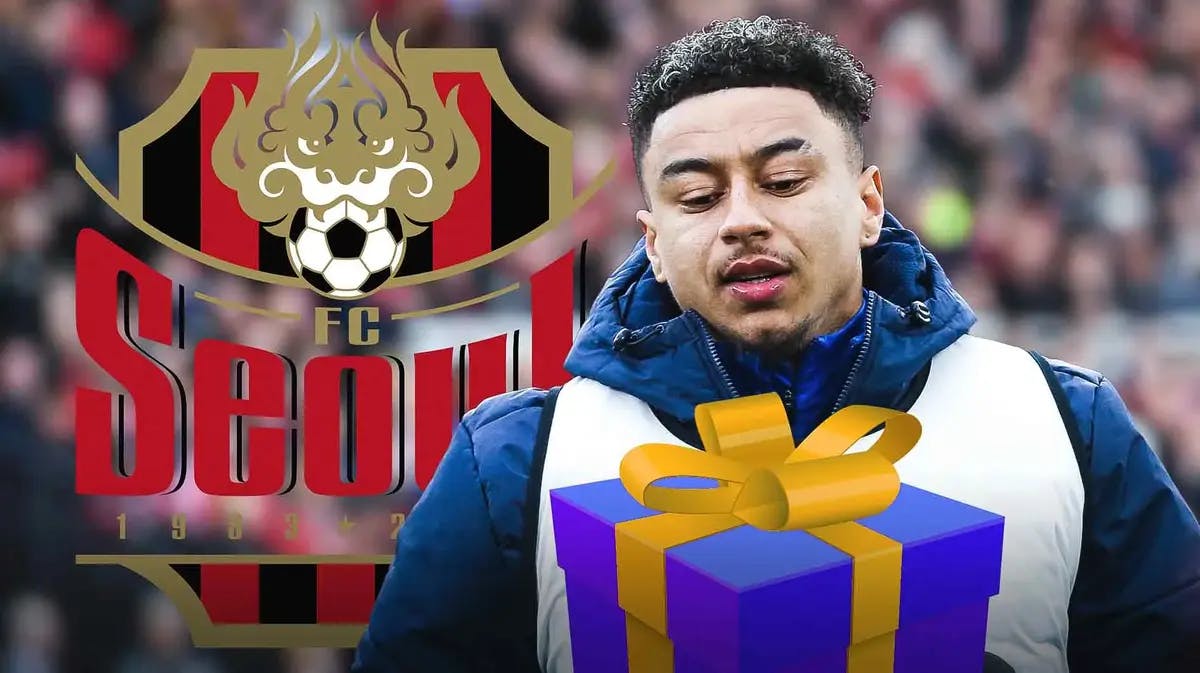 Jesse Lingard with a gift box, questionmarks in the air, the FC Seoul logo behind him