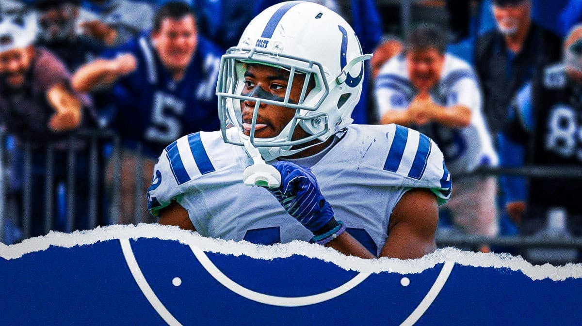 Colts' Kenny Moore stands in front of free agency crowd on defense reacting to contract news