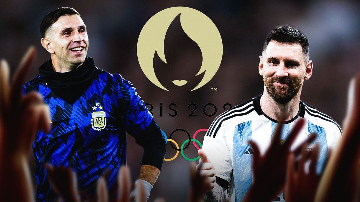 Emiliano Martinez and Lionel Messi in front of the Paris Olympics logo