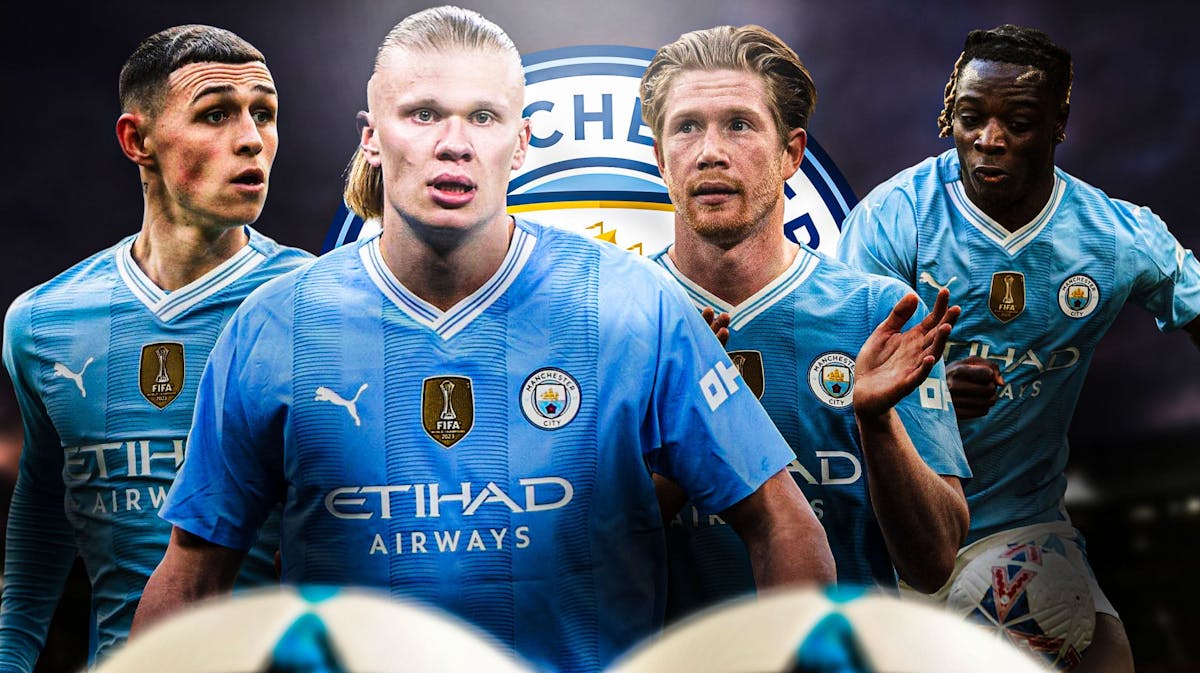 Erling Haaland, Phil Foden, Jeremy Doku, Kevin de Bruyne in front of the Manchester City logo