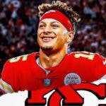 Chiefs' Patrick Mahomes laughs at dad bod build, Super Bowl fans in background