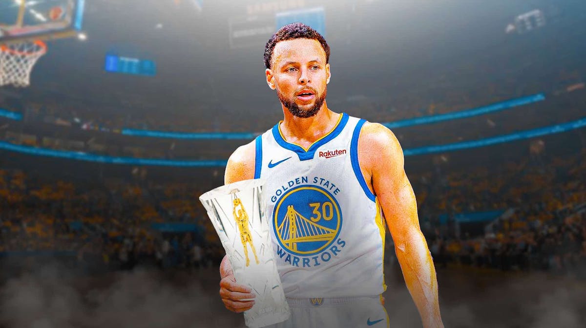 Warriors' Stephen Curry with Clutch Player of the Year award