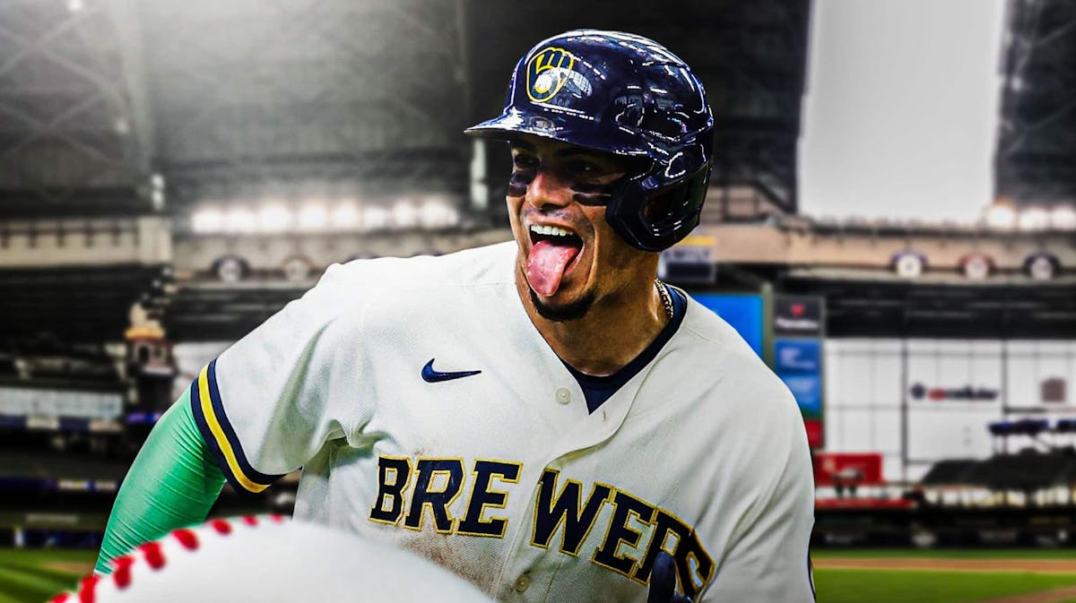 Willy Adames, Brewers, Royals, Brewers Royals, Willy Adames Brewers, Willy Adames with Brewers stadium in the background